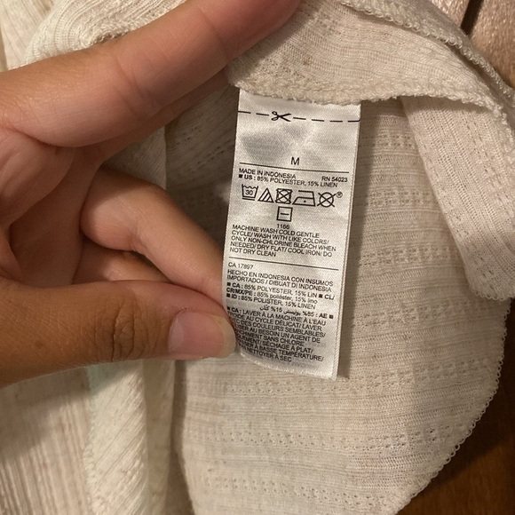 Old Navy Women’s Pointelle Knit Peplum Swing Tank size medium - Picture 6 of 6